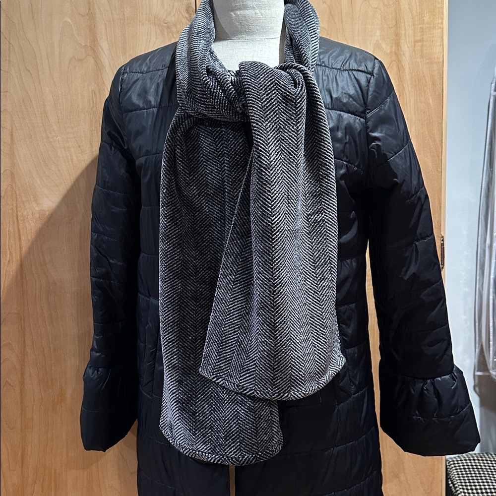 Loominus Handwoven Elegant Black and Gray Herringbone Scarf